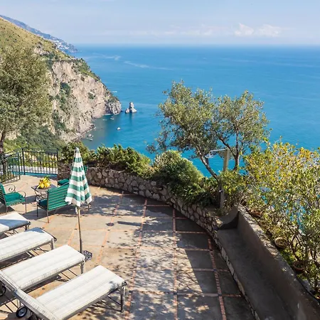 De Vivo Realty - Seacliff Heaven *
