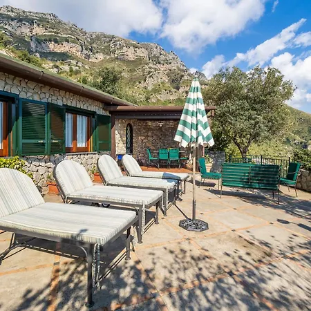 De Vivo Realty - Seacliff Heaven