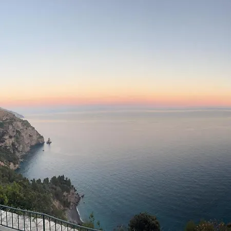 De Vivo Realty - Seacliff Heaven *
