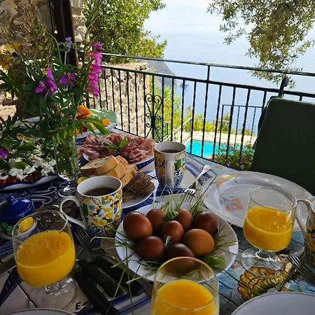 Villa De Vivo Realty - Seacliff Heaven